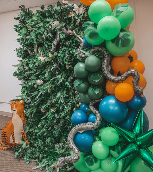 A Jungle Theme Balloon Setup is the Perfect Party Statement!