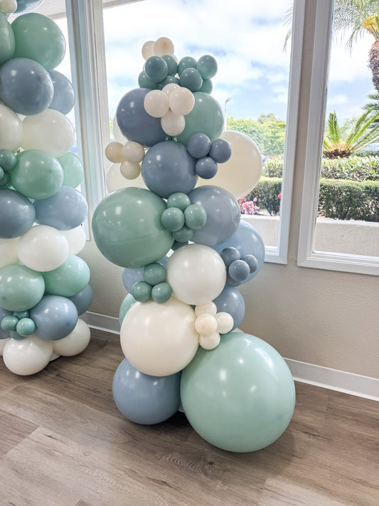 Wow Your Guests from the Start with a Freestanding Welcome Sign Garland