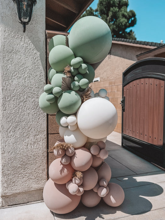 🎈 First Impressions Matter: Why Entry Balloon Garlands Are a Must-Have for Your Next Event