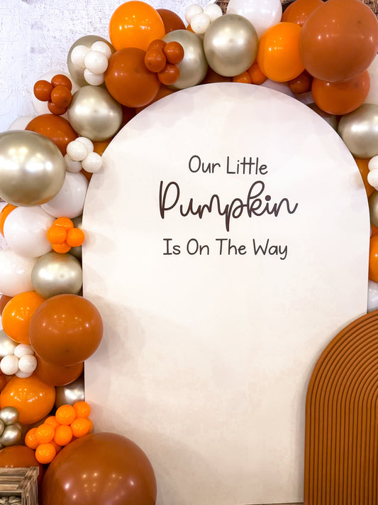 Celebrate Baby’s Arrival with Pumpkin-Themed Balloon Decor